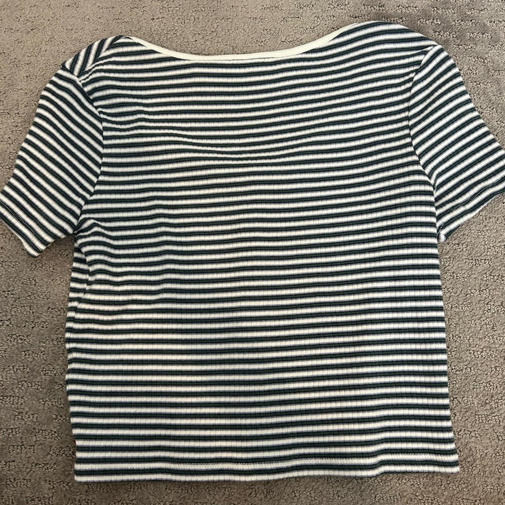 Levi’s Ribbed Button Tee - Picture 2 of 6
